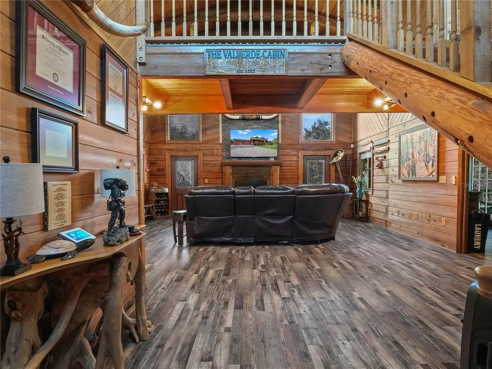 For Sale: $800,000 (3 beds, 3 baths, 2264 Square Feet)