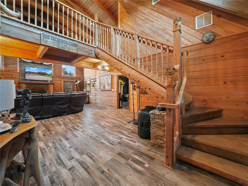 For Sale: $800,000 (3 beds, 3 baths, 2264 Square Feet)