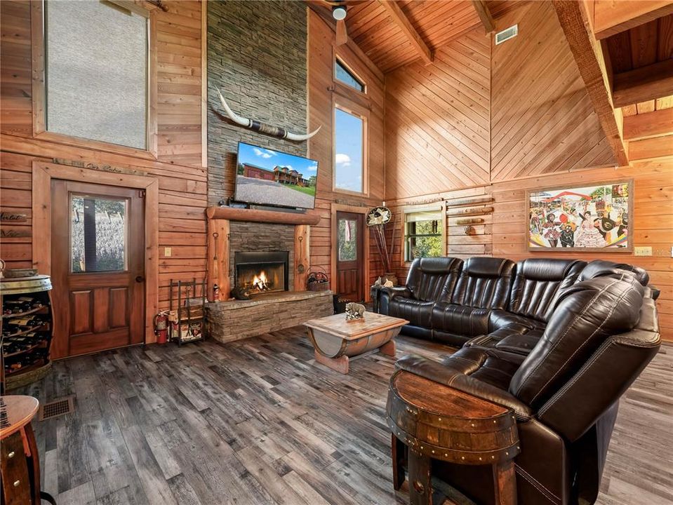 For Sale: $800,000 (3 beds, 3 baths, 2264 Square Feet)