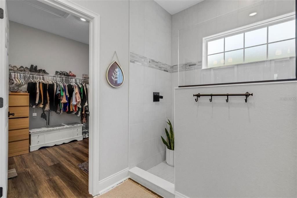 For Rent: $3,795 (5 beds, 3 baths, 2956 Square Feet)