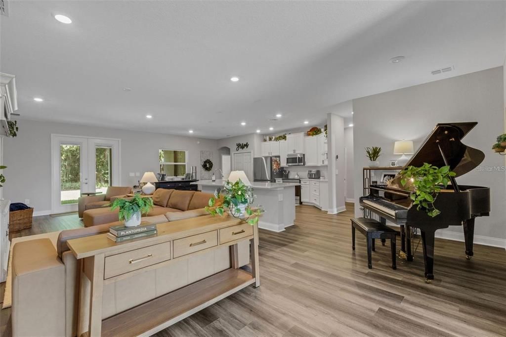 For Rent: $3,795 (5 beds, 3 baths, 2956 Square Feet)