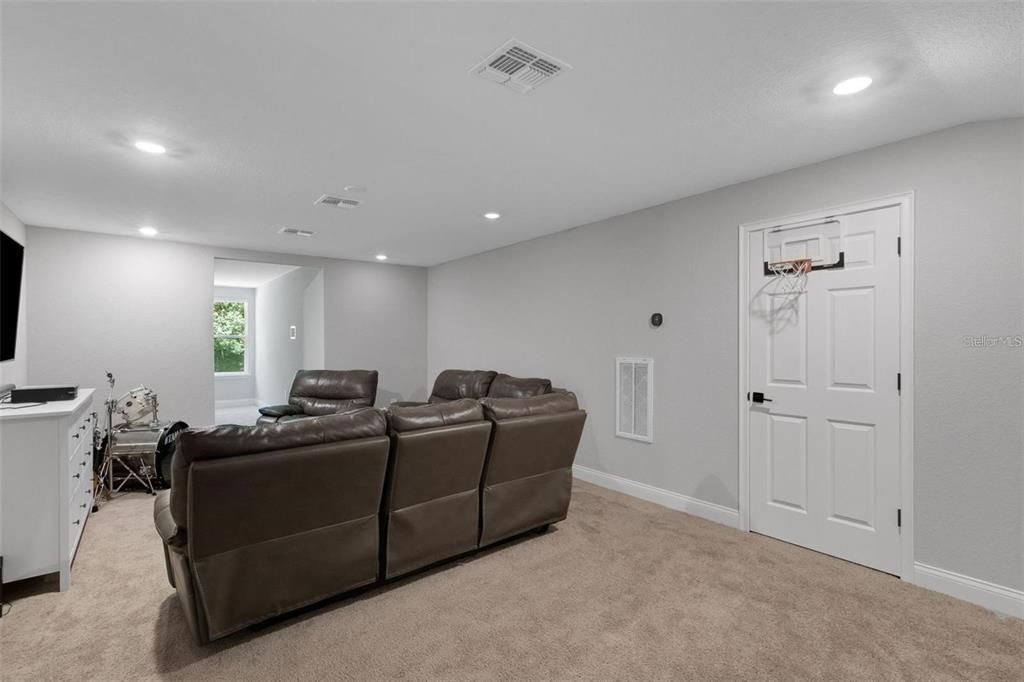 For Rent: $3,795 (5 beds, 3 baths, 2956 Square Feet)