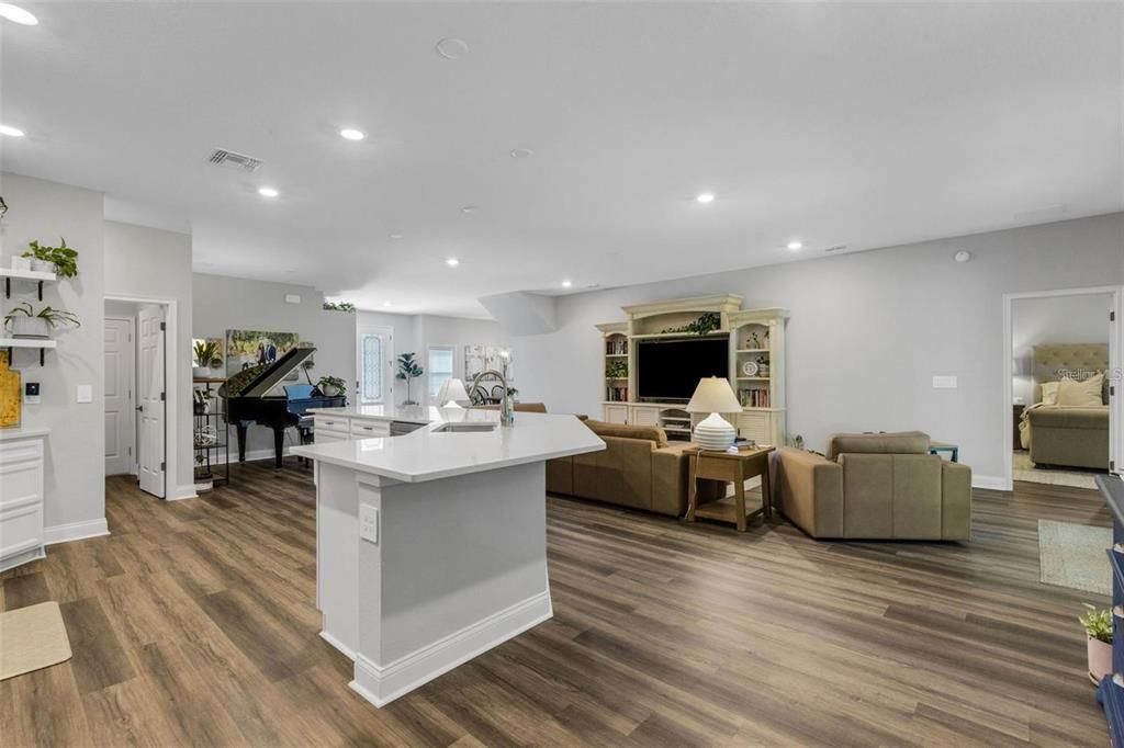 For Rent: $3,795 (5 beds, 3 baths, 2956 Square Feet)