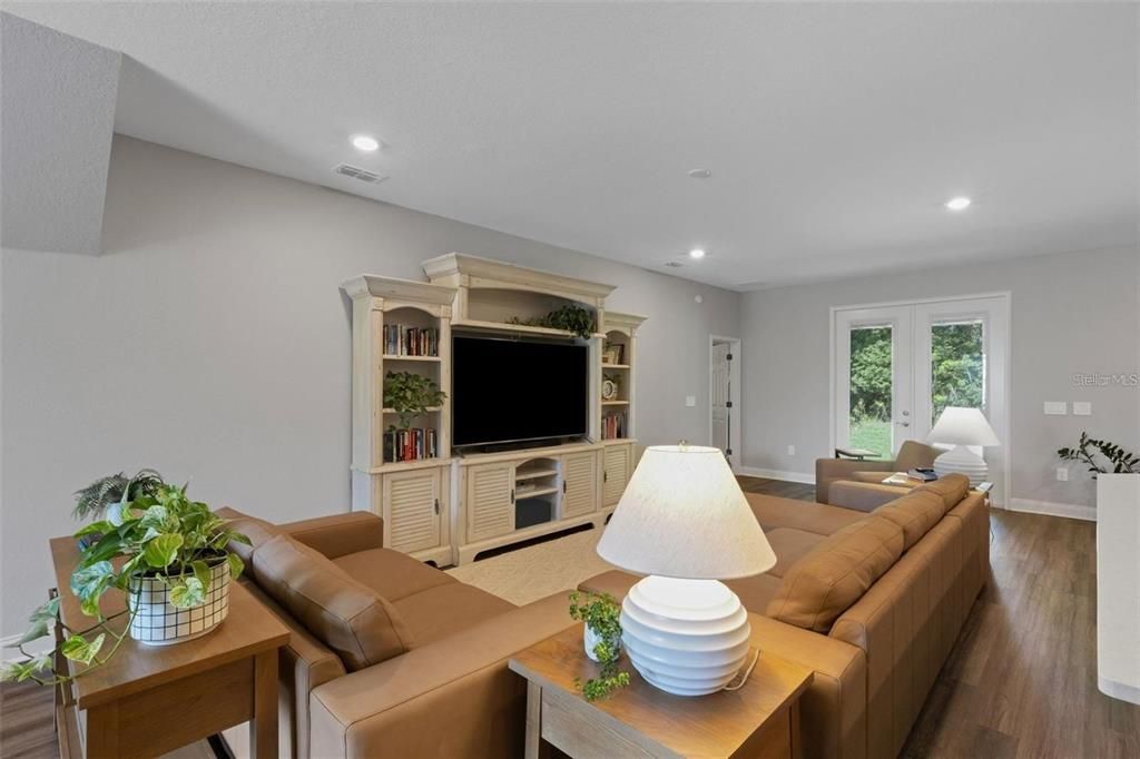 For Rent: $3,795 (5 beds, 3 baths, 2956 Square Feet)