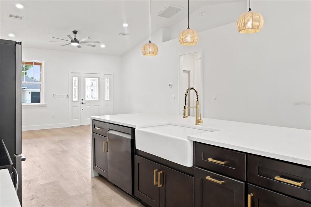 En Venta: $289,900 (3 camas, 2 baños, 1559 Pies cuadrados)