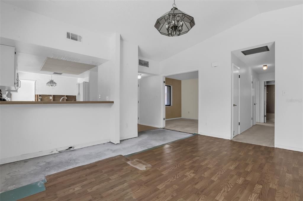 На продажу: $279,000 (3 спален, 2 ванн, 1361 Квадратных фут)