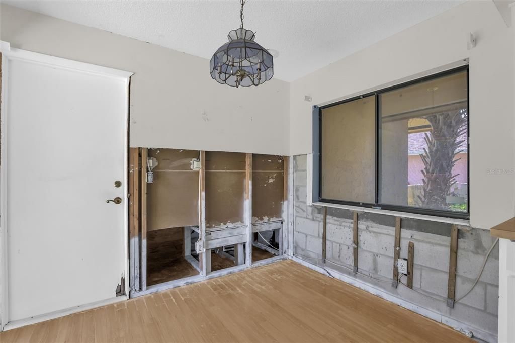 На продажу: $279,000 (3 спален, 2 ванн, 1361 Квадратных фут)