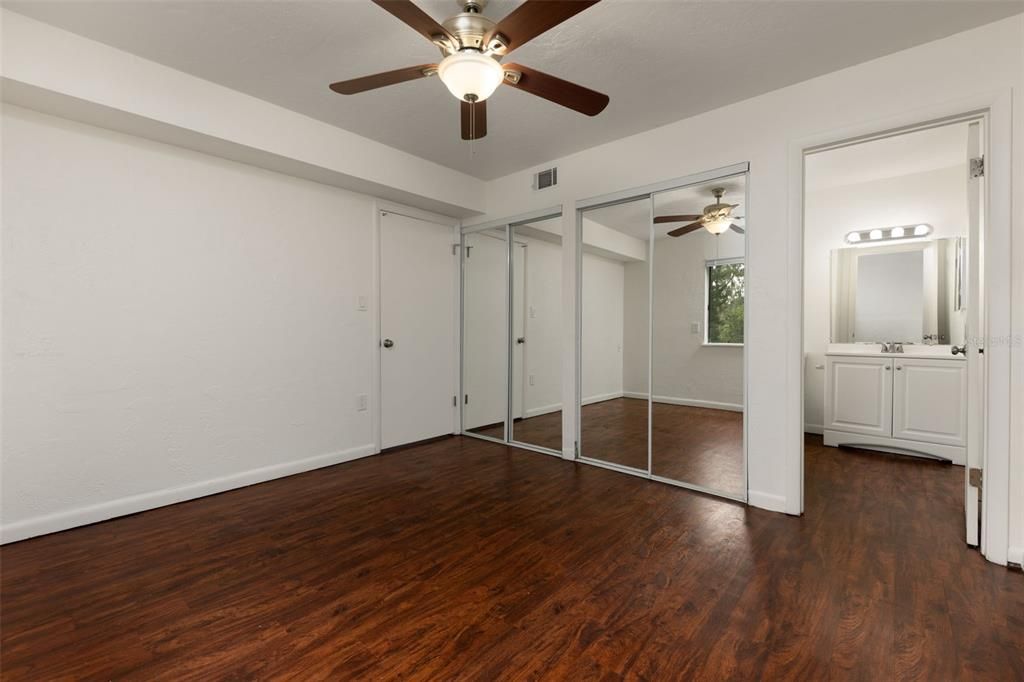En Venta: $129,000 (2 camas, 2 baños, 874 Pies cuadrados)