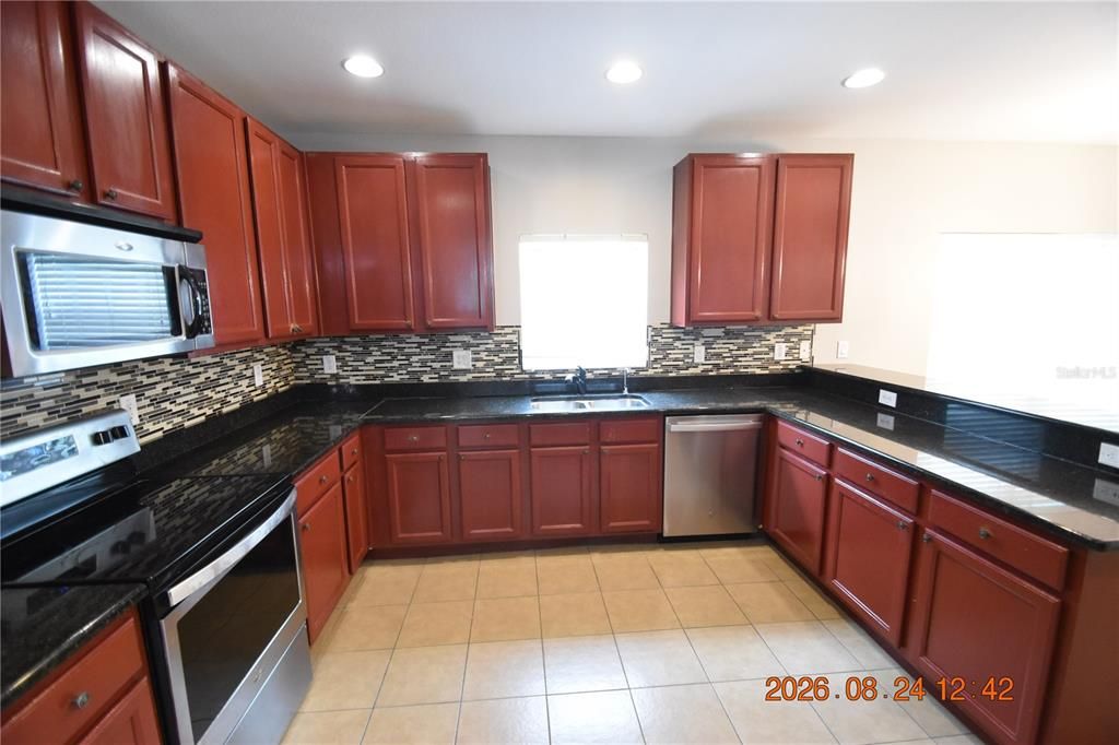For Rent: $2,500 (4 beds, 2 baths, 2591 Square Feet)