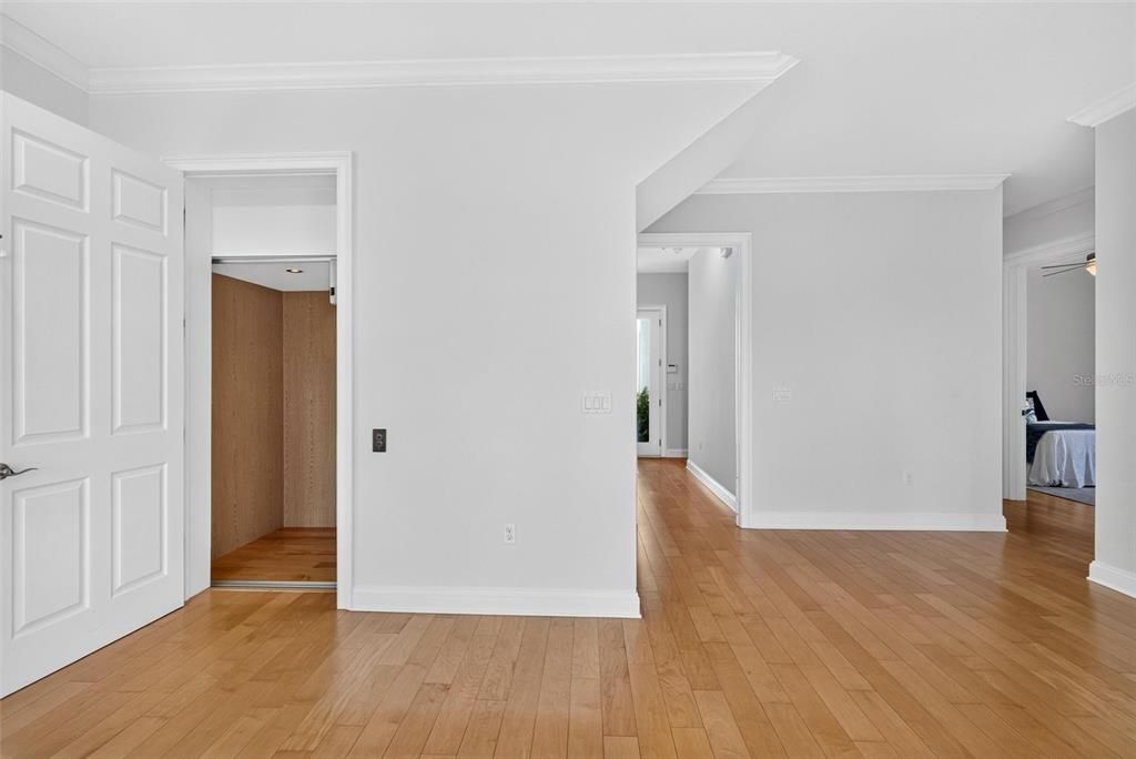 For Sale: $2,174,000 (5 beds, 4 baths, 4472 Square Feet)