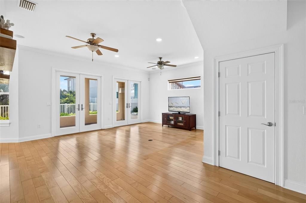 For Sale: $2,174,000 (5 beds, 4 baths, 4472 Square Feet)