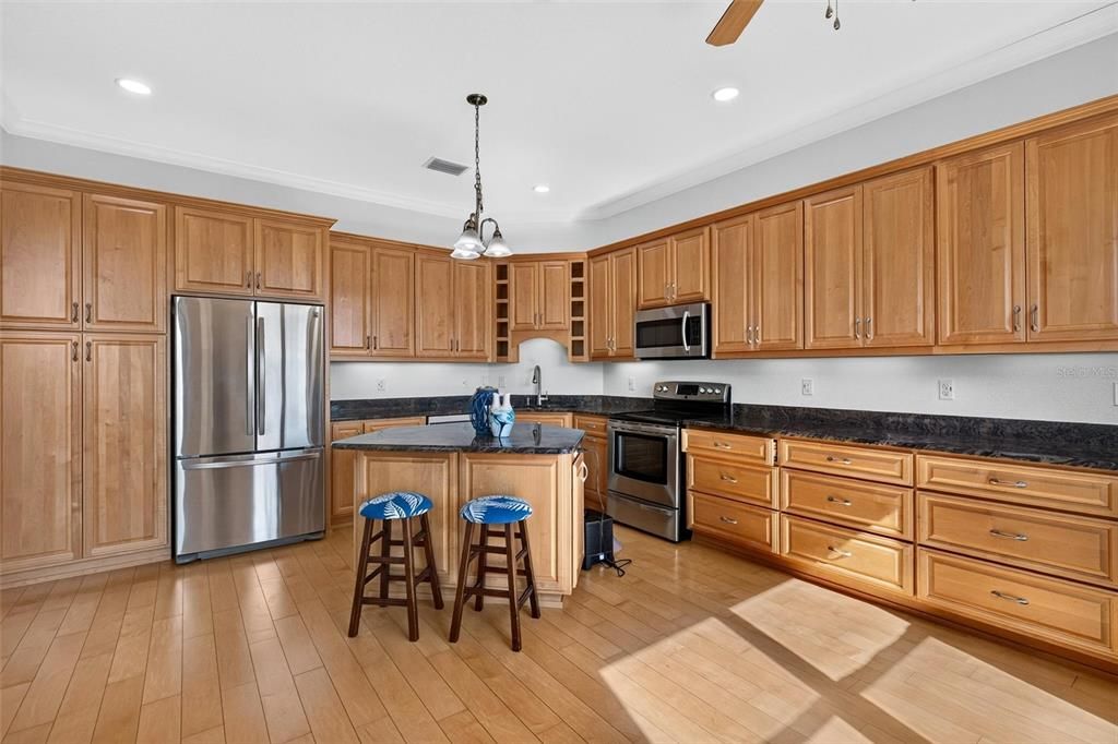 For Sale: $2,174,000 (5 beds, 4 baths, 4472 Square Feet)