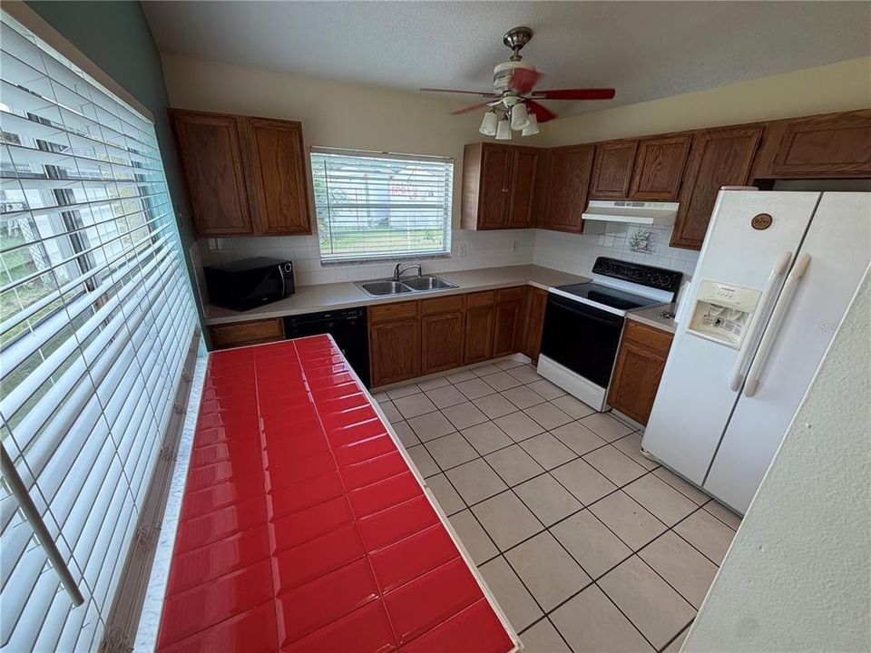 For Rent: $2,095 (3 beds, 2 baths, 1388 Square Feet)