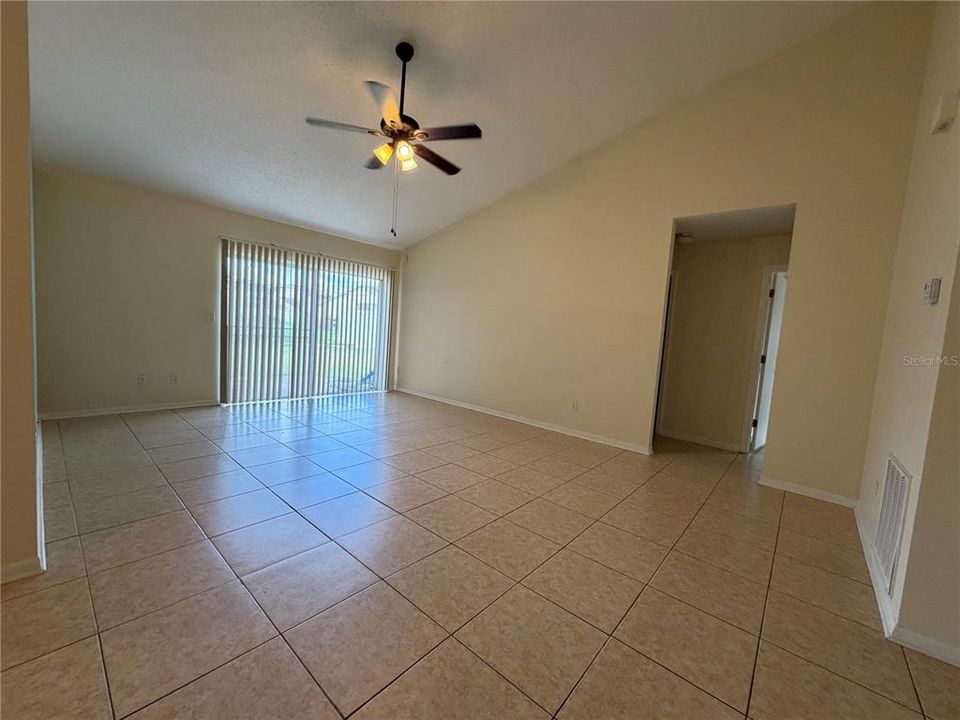 For Rent: $2,095 (3 beds, 2 baths, 1388 Square Feet)