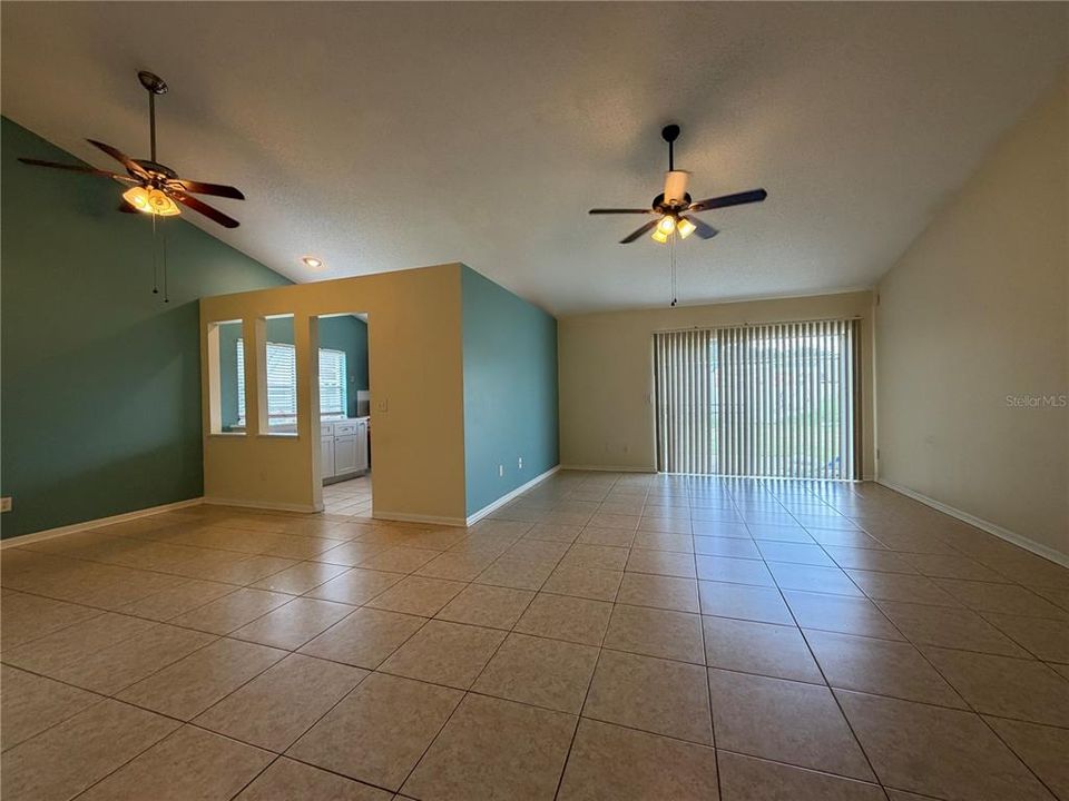For Rent: $2,095 (3 beds, 2 baths, 1388 Square Feet)
