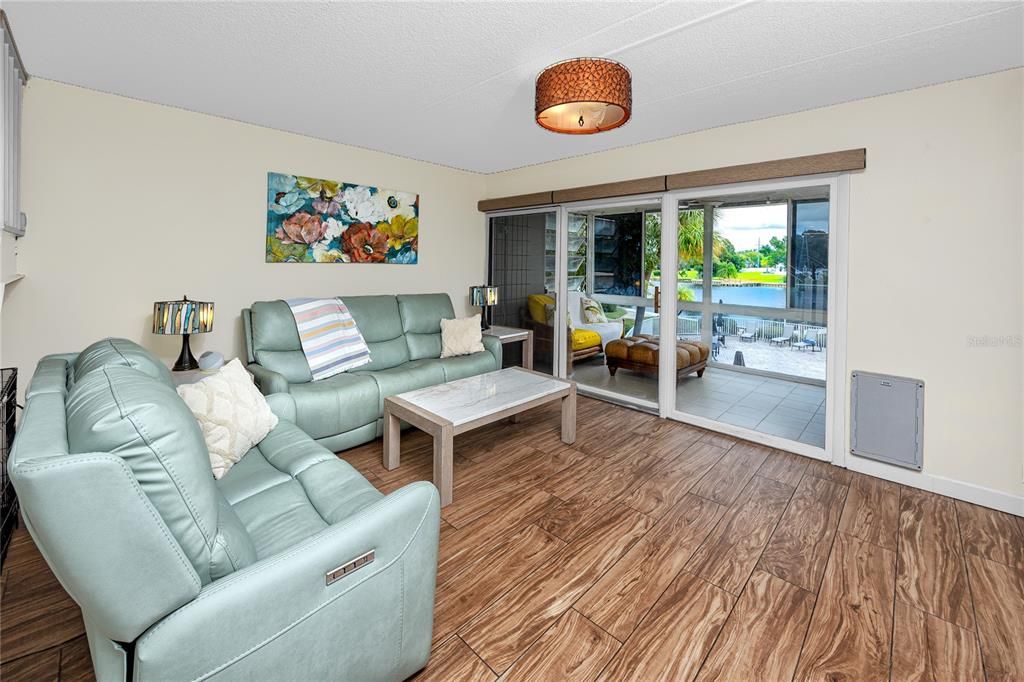 For Sale: $340,000 (2 beds, 2 baths, 1404 Square Feet)