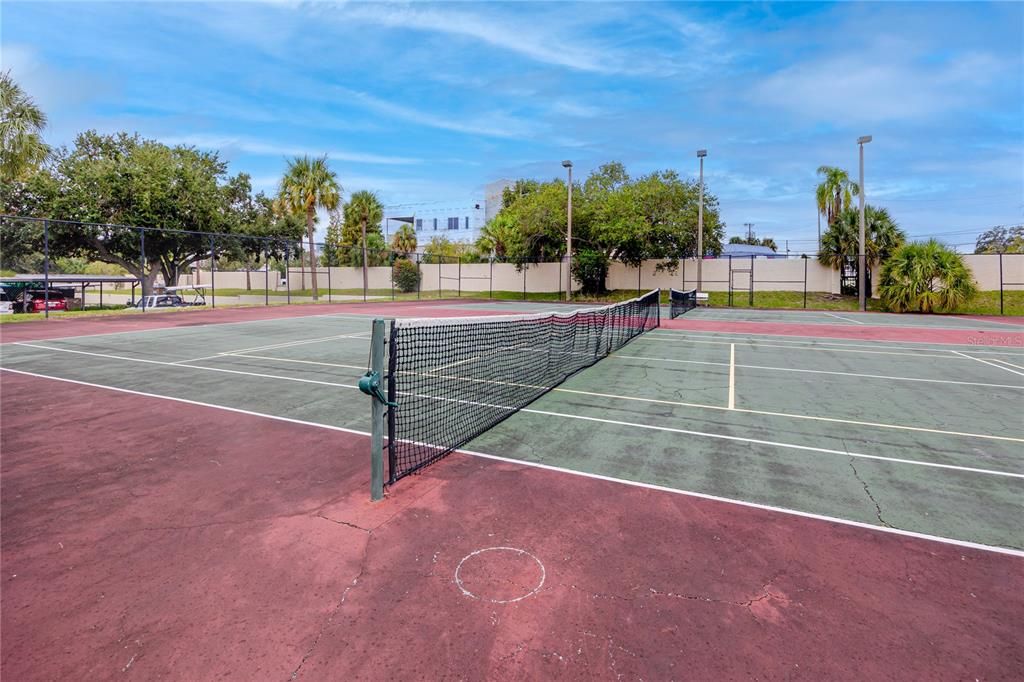 For Sale: $340,000 (2 beds, 2 baths, 1404 Square Feet)