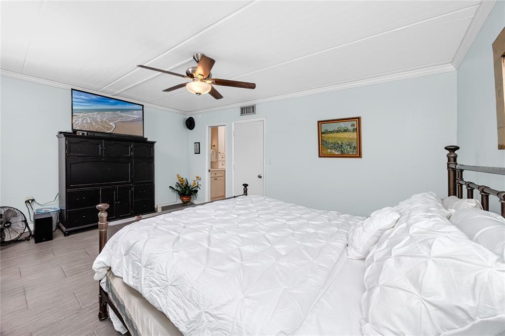 For Sale: $340,000 (2 beds, 2 baths, 1404 Square Feet)