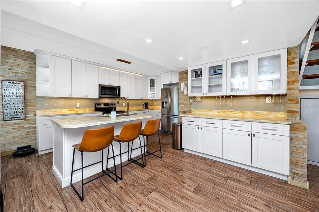 For Sale: $340,000 (2 beds, 2 baths, 1404 Square Feet)