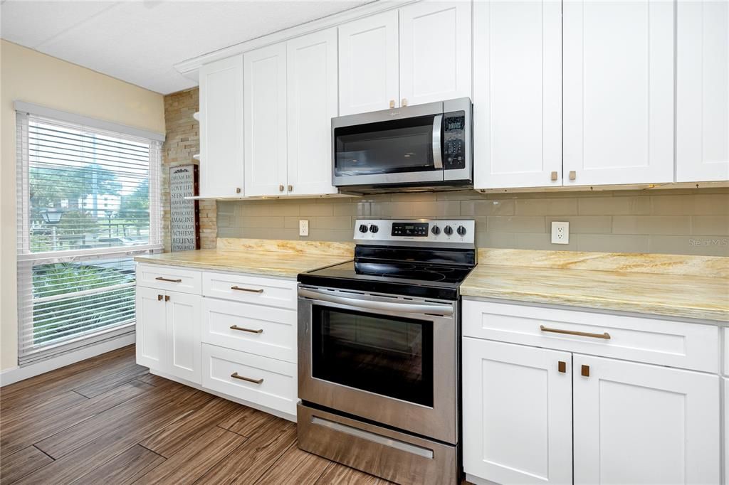 For Sale: $340,000 (2 beds, 2 baths, 1404 Square Feet)