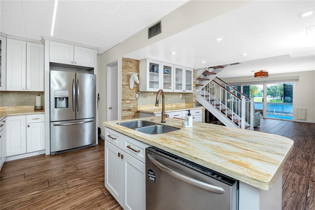 For Sale: $340,000 (2 beds, 2 baths, 1404 Square Feet)