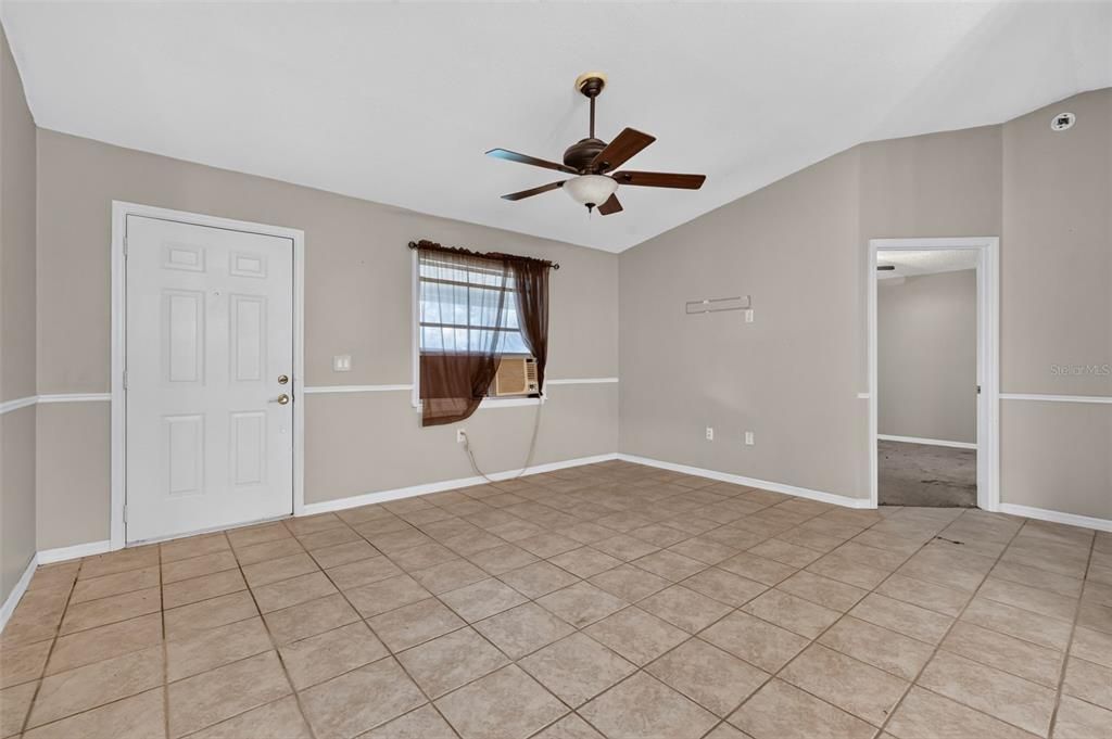 For Sale: $245,000 (3 beds, 2 baths, 1256 Square Feet)