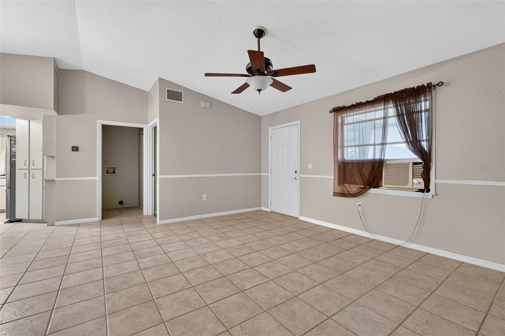 For Sale: $245,000 (3 beds, 2 baths, 1256 Square Feet)
