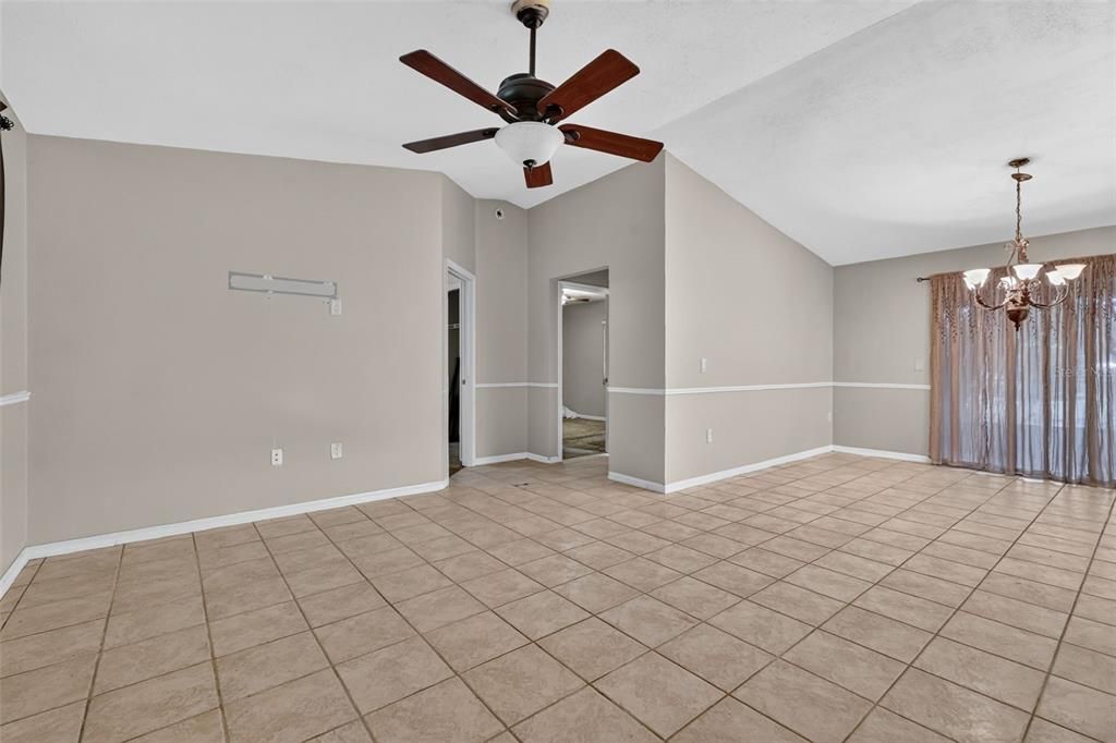 For Sale: $245,000 (3 beds, 2 baths, 1256 Square Feet)