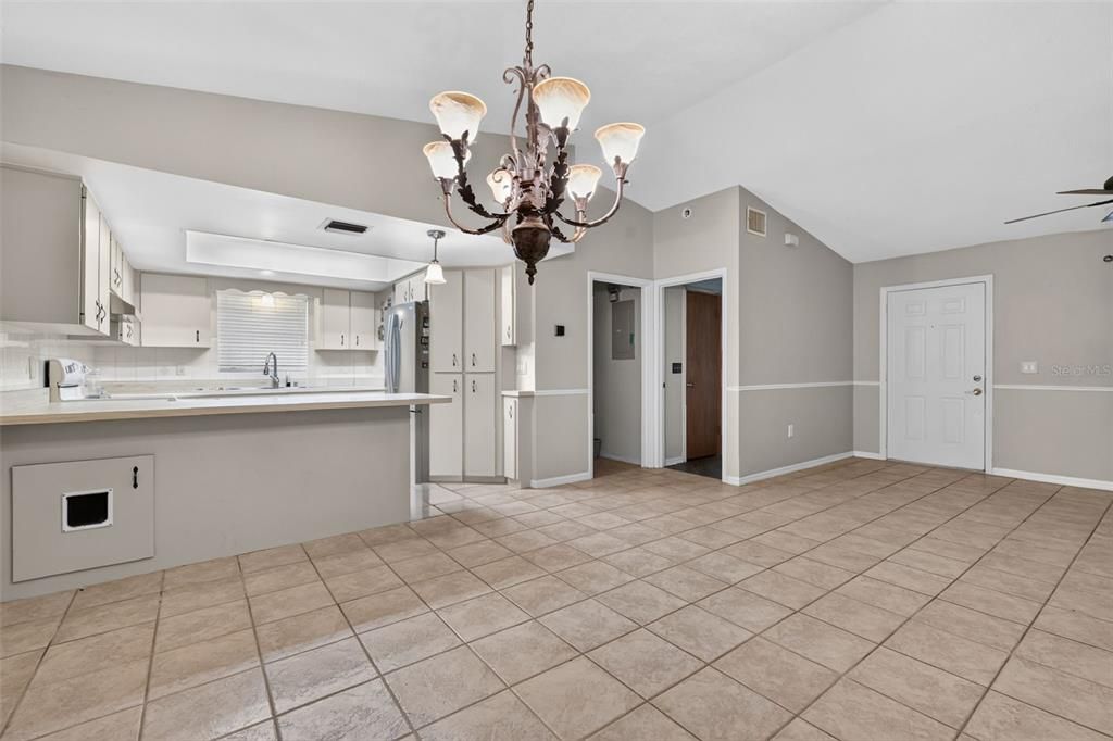 For Sale: $245,000 (3 beds, 2 baths, 1256 Square Feet)