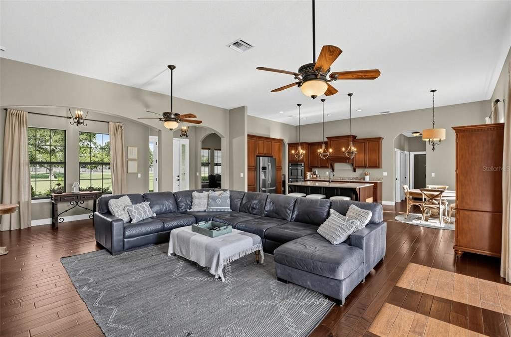 En Venta: $975,000 (3 camas, 2 baños, 2537 Pies cuadrados)