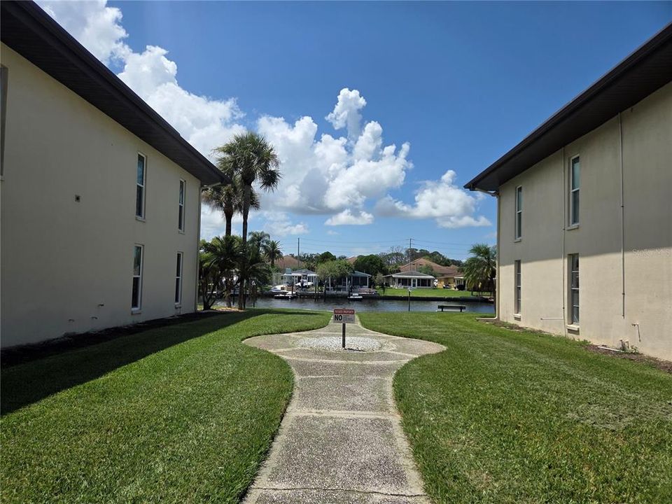 For Sale: $135,000 (2 beds, 2 baths, 1088 Square Feet)