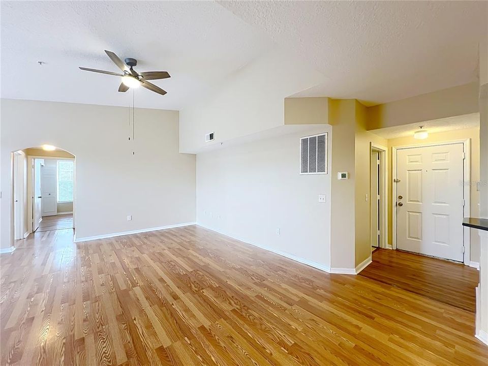 For Sale: $165,000 (3 beds, 2 baths, 1362 Square Feet)