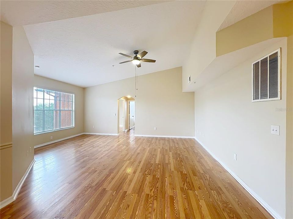 For Sale: $165,000 (3 beds, 2 baths, 1362 Square Feet)