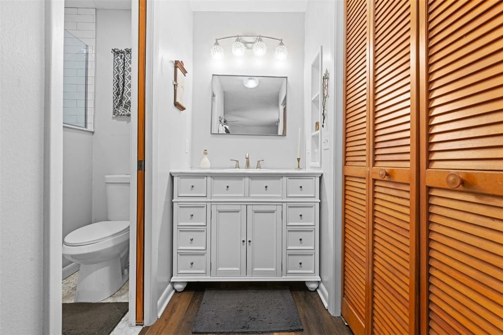 Active With Contract: $239,900 (3 beds, 2 baths, 1233 Square Feet)