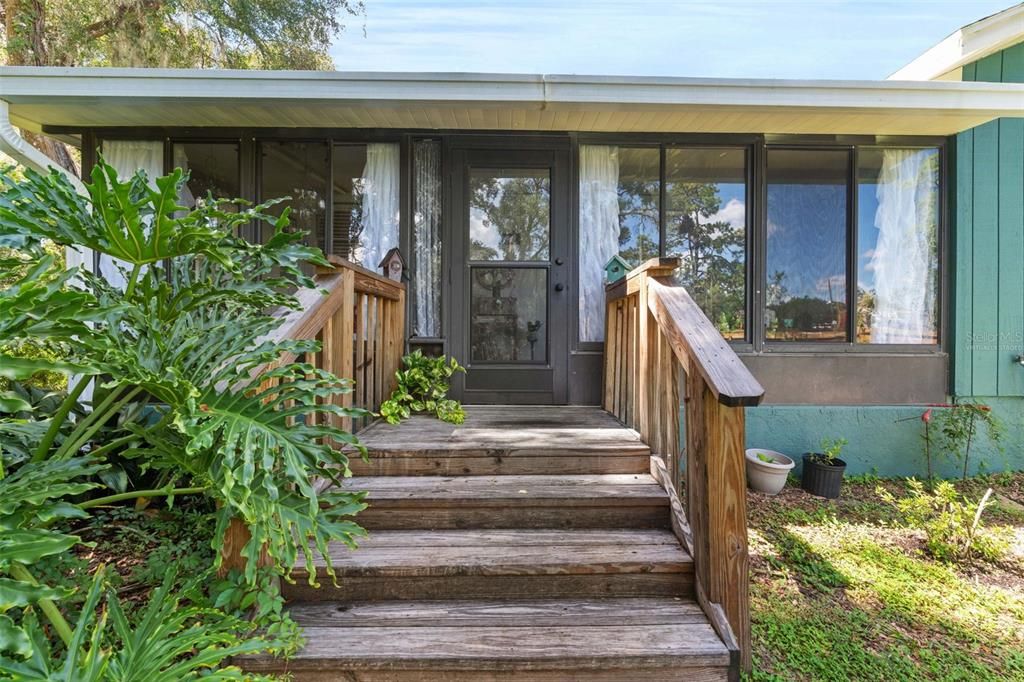 Active With Contract: $239,900 (3 beds, 2 baths, 1233 Square Feet)