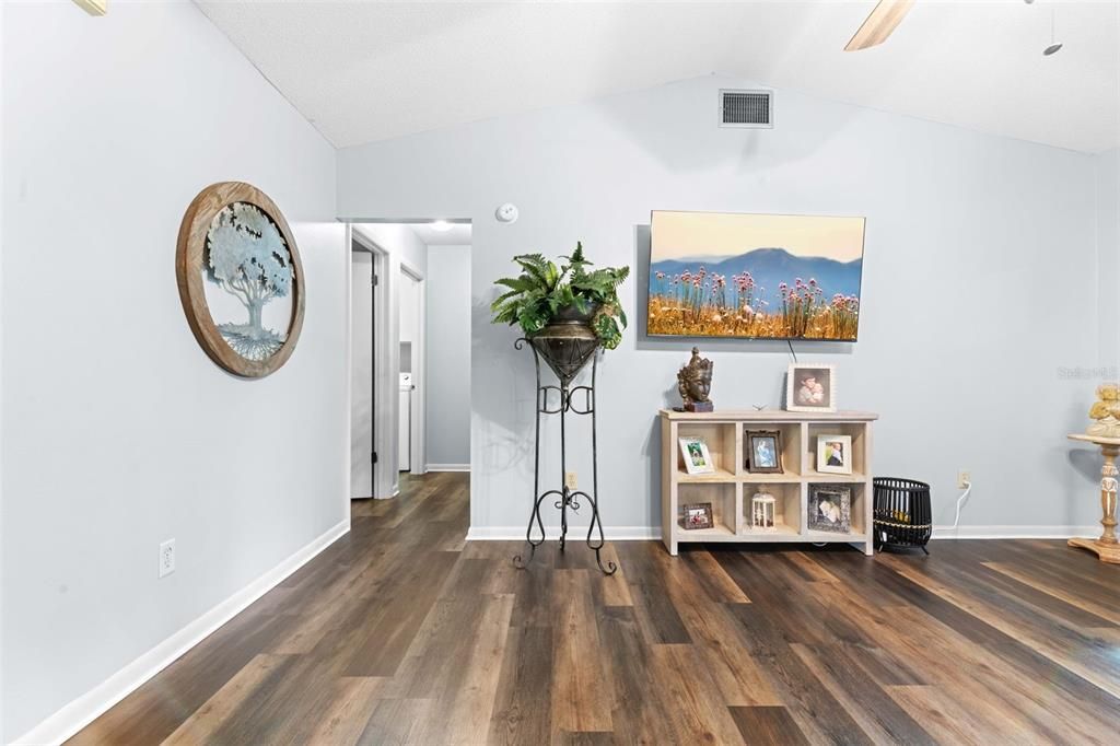 Active With Contract: $239,900 (3 beds, 2 baths, 1233 Square Feet)