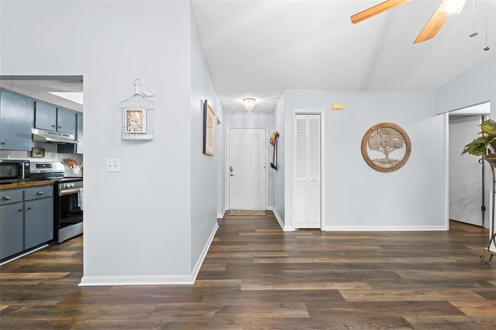 Active With Contract: $239,900 (3 beds, 2 baths, 1233 Square Feet)