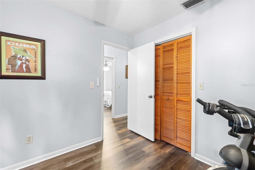 Active With Contract: $239,900 (3 beds, 2 baths, 1233 Square Feet)
