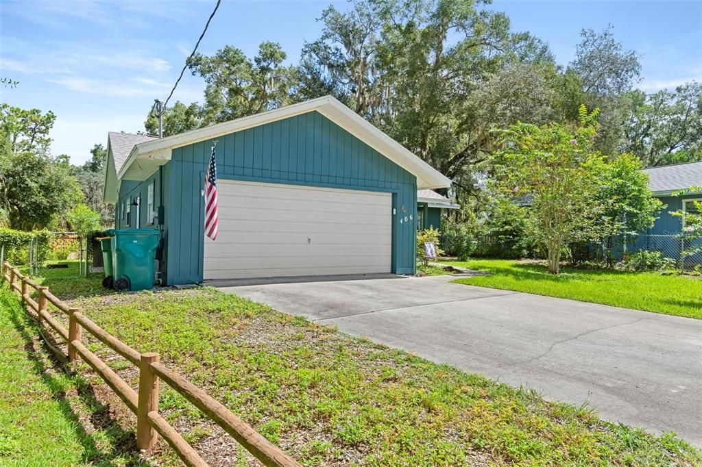 Active With Contract: $239,900 (3 beds, 2 baths, 1233 Square Feet)