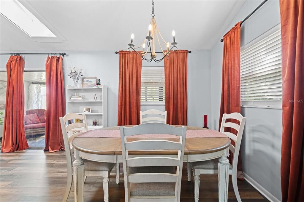 Active With Contract: $239,900 (3 beds, 2 baths, 1233 Square Feet)