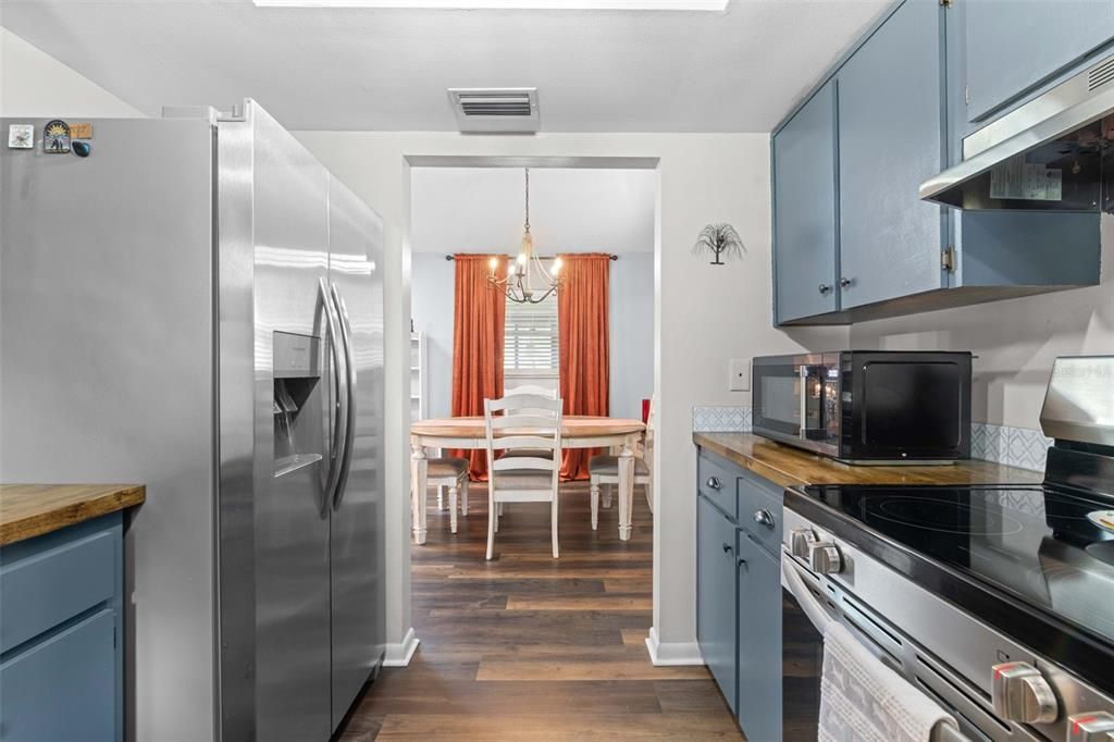 Active With Contract: $239,900 (3 beds, 2 baths, 1233 Square Feet)