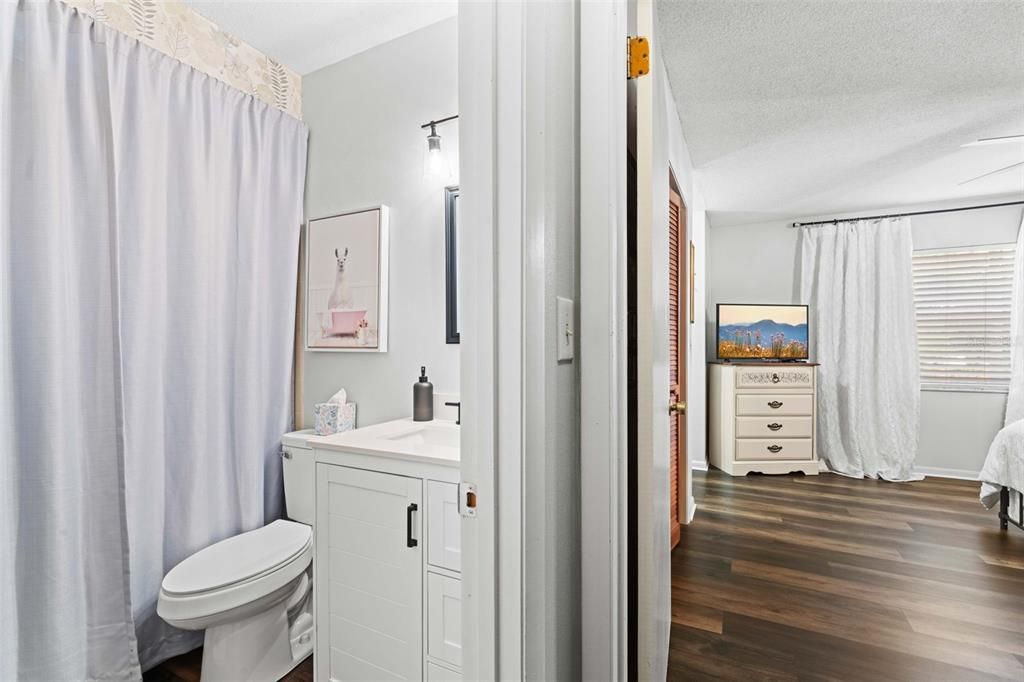 Active With Contract: $239,900 (3 beds, 2 baths, 1233 Square Feet)