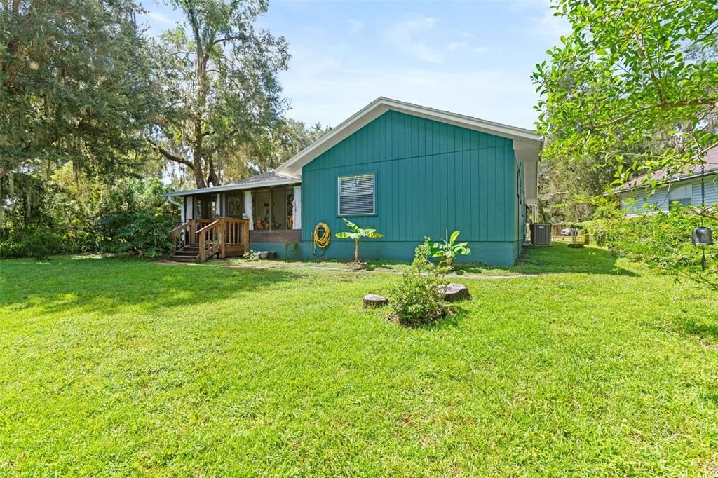 Active With Contract: $239,900 (3 beds, 2 baths, 1233 Square Feet)