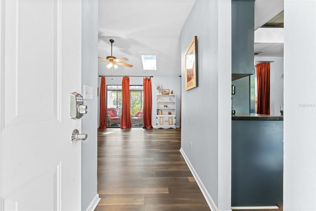 Active With Contract: $239,900 (3 beds, 2 baths, 1233 Square Feet)