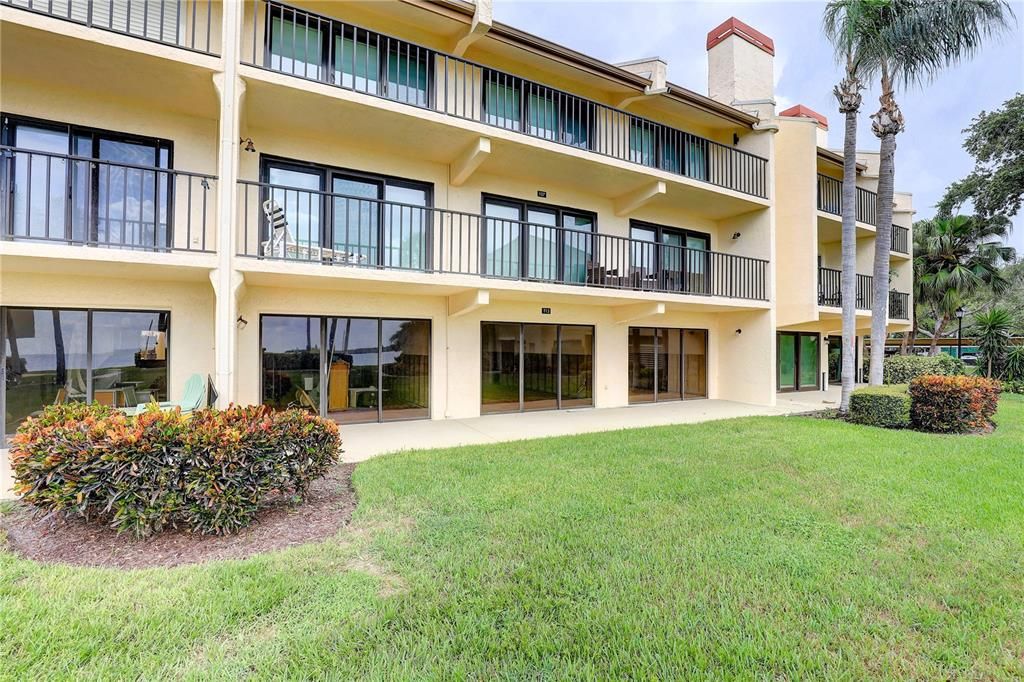 For Sale: $215,000 (2 beds, 2 baths, 1210 Square Feet)