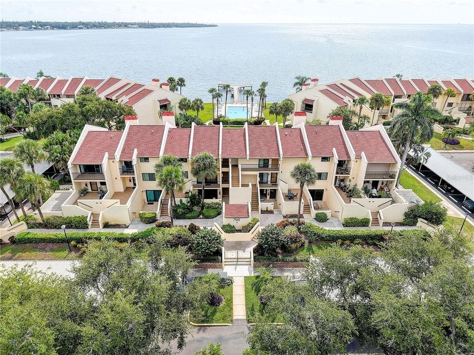 For Sale: $215,000 (2 beds, 2 baths, 1210 Square Feet)