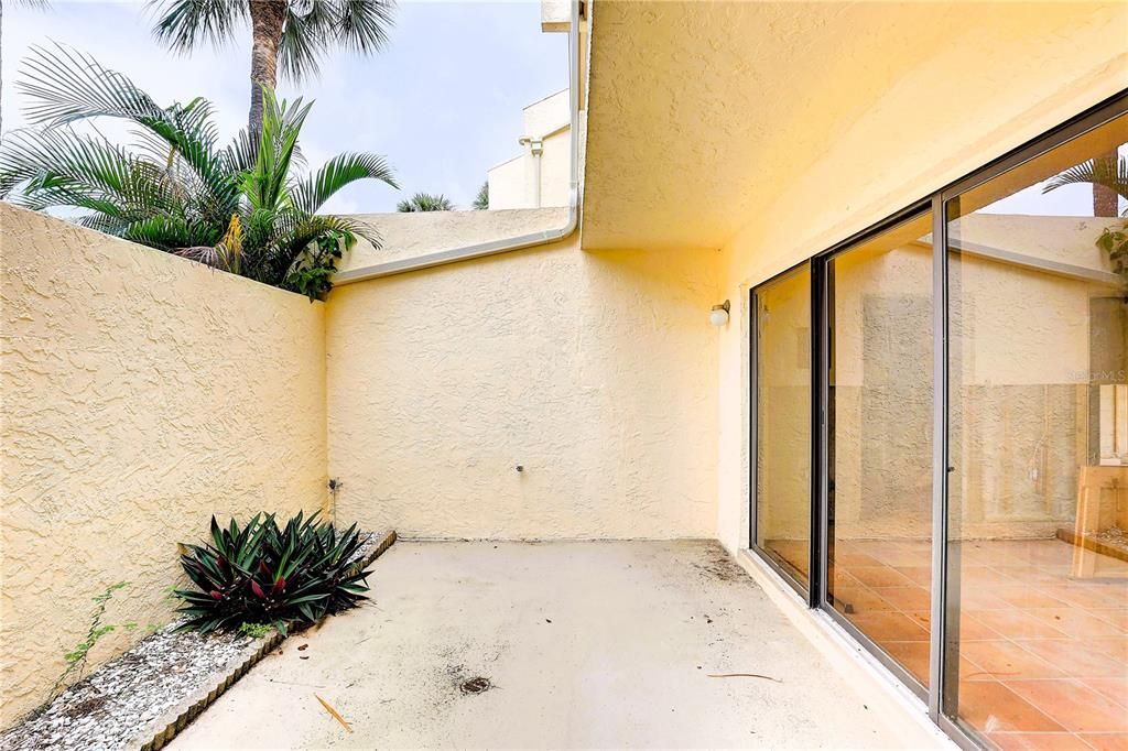 For Sale: $215,000 (2 beds, 2 baths, 1210 Square Feet)