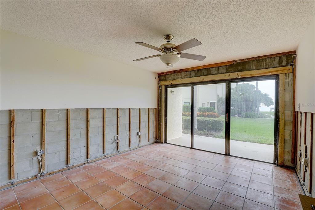 For Sale: $215,000 (2 beds, 2 baths, 1210 Square Feet)
