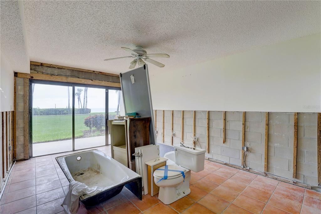 For Sale: $215,000 (2 beds, 2 baths, 1210 Square Feet)
