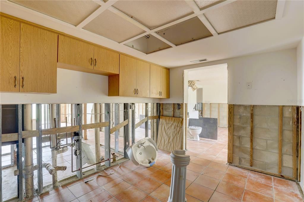 For Sale: $215,000 (2 beds, 2 baths, 1210 Square Feet)